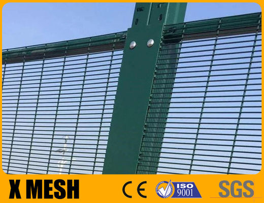 80mm X 100mm Quadrat Post Anti-Climb Mesh Zaun Grüne Farbe Für kommerzielle Feld